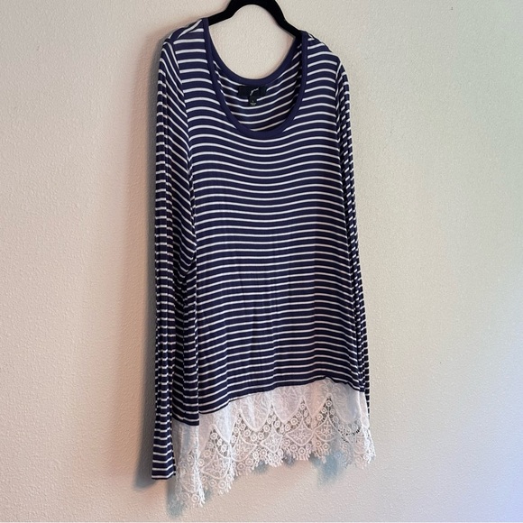 GNW Women's Striped Navy and White Lace Hem Top SZ Large Long Sleeve - Picture 2 of 7